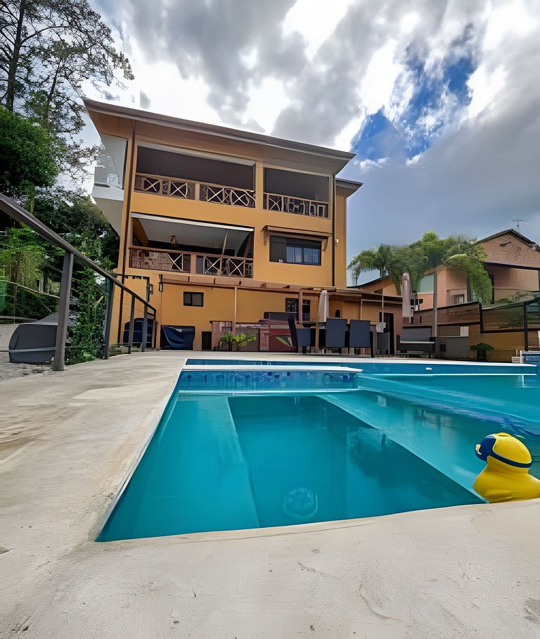 Villa Paz I el cupey, juegos, piscina y jacuzzi